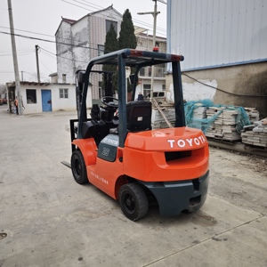 Montacargas Usado de Bajo Precio, Mini Montacargas de 2.5 Toneladas, Montacargas Tyota de <span class=keywords><strong>3.5</strong></span> Toneladas, 3 Mástiles, 4.5m - Product Image 2