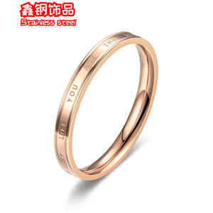 Le fabricant vend des bagues en acier titane avec lettres anglaises pour femmes, qui ne ternissent pas. C'est un couple de niche et de luxe léger. - Product Image 3