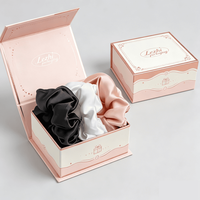 Boîte cadeau en papier magnétique avec logo imprimé personnalisé, avec poignée en ruban, boîtes rigides en papier de luxe avec doublure
