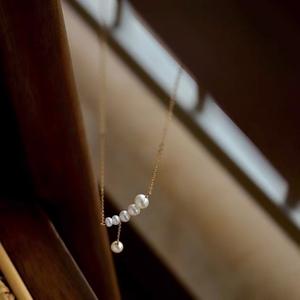 Collier élégant en or 14 carats avec pendentif en perle d'eau douce, taille dégradée pour femmes, simple et élégant, accent de diamant - Product Image 2