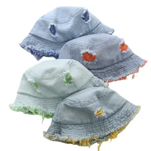 Iyi satış 4 renkler delik yıkanmış Denim şapka erkek bebek kız şapka püskül Toddler kapaklar bebek kız kot çocuk kova şapka