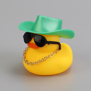 1 ensemble d'accessoires de voiture cool avec chapeau <span class=keywords><strong>collier</strong></span> et lunettes de soleil en caoutchouc canard ornements de voiture canard décorations de tableau de bord de voiture - Product Image 4