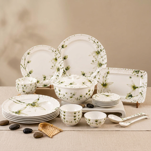 Service de vaisselle en céramique florale avec couvercle, assiettes rondes, bols, plateau de service, design floral peint à la main, vaisselle de fête - Product Image 1