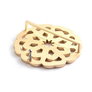 Hebilla de Cinturón de Metal con Diseño Floral Personalizado, Logotipo Creativo Personalizado, Fabricación Popular - Product Image 4