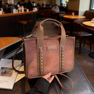 Bolso de Hombro Cruzado de Moda de Invierno para Mujer, de PU, con Asa Única, Cremallera y Forro de Poliéster, Elegante y Estilizado, Tamaño Mediano - Product Image 4