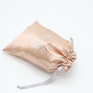 Bolsa de satén personalizada con logo plateado para ropa, embalaje de satén de lujo con cordón, bolsa de regalo para ropa interior, pelucas y protección contra el polvo. - Product Image 6