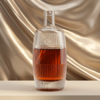 Bouteille en verre côtelée de 500 ml en forme de baril, bouteille de rhum ronde à rayures verticales avec bouchon en liège pour jus de fruits, boissons et spiritueux