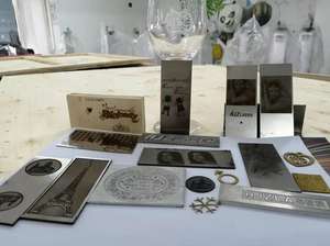 Máquina de marcado láser para hacer etiquetas de perro, anillo de pájaro, fecha, código, en plástico, muñeco de nieve, tazas, termo - Product Image 6