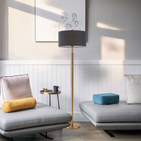 Petit lampadaire quantité minimale de commande au design minimaliste à contrôle complet unique lampadaires d'hôtel lampadaire simple pour chambre à coucher salon