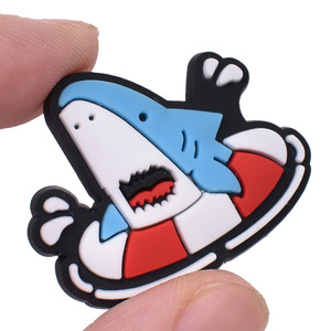 Dijes de PVC al por Mayor con Forma de Tiburón, Personalizables, para Decoración de Fundas de Celular, Accesorios Religiosos, Musicales y de Amor - Product Image 5