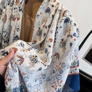 Оптовая продажа, дизайнерские квадратные шарфы, 130*130 с цветочным принтом, высококачественные роскошные шарфы для женщин - Product Image 6