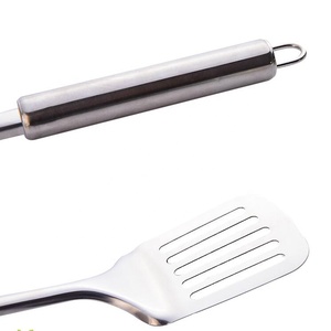 Utensili da <span class=keywords><strong>cucina</strong></span> in acciaio inossidabile girevoli di grandi <span class=keywords><strong>dimensioni</strong></span> per bistecca fritta, utensili da <span class=keywords><strong>cucina</strong></span> con spatola scanalata a manico lungo - Product Image 4