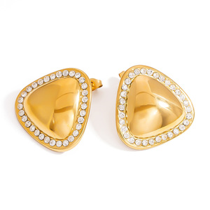 Boucles d'oreilles clous géométriques triangulaires plaquées or 18 carats avec serti clos, pour usage quotidien - Product Image 5