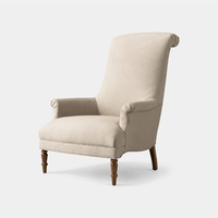 Fauteuil de luxe moderne en cuir avec accoudoirs plissés, dossier haut allongé à motifs festonnés et structure en bois