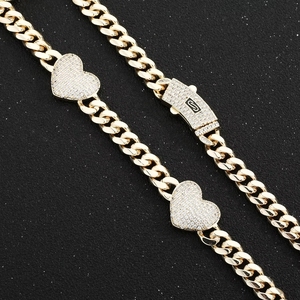 Collier en laiton plaqué or 14 carats avec chaîne cubaine à maillons et pendentif cœur en zircon pour mariages, fiançailles et anniversaires - Product Image 3
