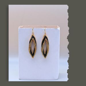 Pendientes Largos de Estilo Bohemio Hechos a Mano por Namayo, Chapados en Oro de 24K, Joyería con Logotipo Personalizado OEM/ODM para Venta al por Mayor y al Detal - Product Image 6