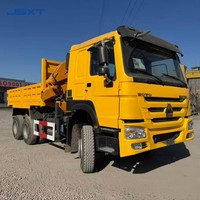 Camion à benne basculante Sinotruck Howo d'occasion de 5 tonnes avec grue à bras repliable, moteur Yuchai, hauteur de levage de 15 m, 10 roues, boîte de vitesses