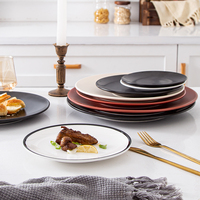 6 "8" 10 "12" Ensemble de vaisselle en céramique Assiette de présentation à rebord noir en porcelaine pour mariage au restaurant