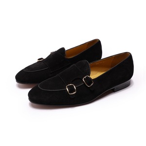 Chaussures habillées en cuir de style brogue avec détails perforés et semelle intérieure amortissante pour hommes, idéales pour les rendez-vous professionnels - Product Image 1