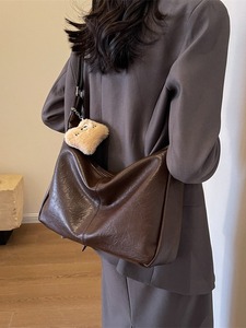 Multi-colored <b>leather</b> <b>large</b>-capacity shoulder bag, sweet style plush charm women's <b>handbag</b> series - Product Image 4