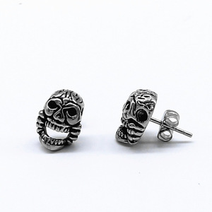 Yunnique Boucles d'oreilles clous en acier titane, design crâne punk, bijoux de mode pour hommes et femmes - Product Image 1