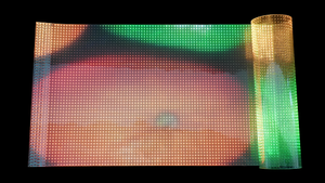 Pantalla LED Transparente P8, Película Flexible Autoadhesiva a Todo Color para Interiores, para Divisiones de Vidrio y Fachadas de Edificios - Product Image 3