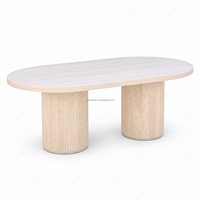 Table à manger ovale vintage française, finition blanchie, piédestal à double cannelure, table familiale en bois massif pour salle à manger et ferme