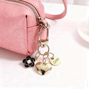2026 गर्म बिक्री थोक उच्च गुणवत्ता वाली चमक महिलाओं के विंटेज दिल के आकार के धातु क्रॉसबॉडी बैग हैंडबैग सजावटी - Product Image 5