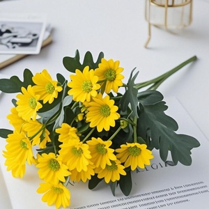 ดอกเดซี่ประดิษฐ์สีเหลืองสดใส สำหรับตกแต่งงานแต่งงานกลางแจ้ง ตกแต่งริมหน้าต่างร้านกาแฟ ของขวัญรับปริญญา ขายตรงจากโรงงานดอกไม้ - Product Image 2