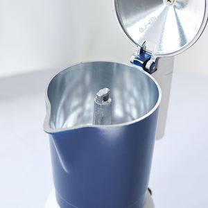 Cafetera Espresso <span class=keywords><strong>Moka</strong></span> Portátil con Diseño Exclusivo en Contraste Azul y Blanco, con Mango Antiescaldante y Construcción Metálica - Product Image 4