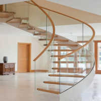 Escalier flottant incurvé moderne, garde-corps en verre et acier inoxydable sur mesure, rampe écologique, projet d'escalier extérieur pour villa