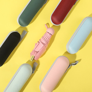 Parapluie pliable à capsule promotionnelle Parasol Meilleur voyage portable UV Petit 5 Mini parapluie pliable avec logo personnalisé avec étui - Product Image 1