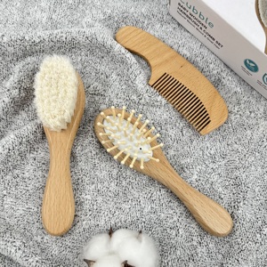 Juego <span class=keywords><strong>de</strong></span> Cepillo y Peine <span class=keywords><strong>para</strong></span> Bebé con Logotipo Personalizado, Ecológico, en Oferta, Cerdas Suaves <span class=keywords><strong>de</strong></span> Lana <span class=keywords><strong>de</strong></span> Cabra Natural, <span class=keywords><strong>Kit</strong></span> <span class=keywords><strong>de</strong></span> Cuidado Capilar Suave <span class=keywords><strong>para</strong></span> Recién Nacidos - Product Image 1