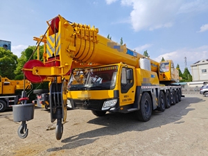Grúa móvil hidráulica XCT160 de 160T y 5 ejes para instalación de turbinas eólicas y trabajos de construcción de puentes a gran escala en venta - Product Image 6
