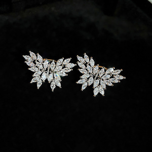 Orecchino a clip a forma di farfalla da donna, senza piercing, con cristalli, stile fata, elegante, gioiello per cartilagine. - Product Image 2