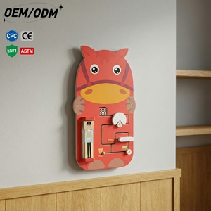 Jouet interactif en bois pour poulain - Jeu éducatif Montessori pour la maternelle, mur d'obstacles de course hippique, sûr et non toxique - Product Image 1