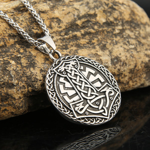 Yunnique – collier avec pendentif marteau de Thor, style nordique Viking, en acier inoxydable, design bouclier pour hommes, bijoux tendance rétro, cadeau, chaîne de 60cm - Product Image 2
