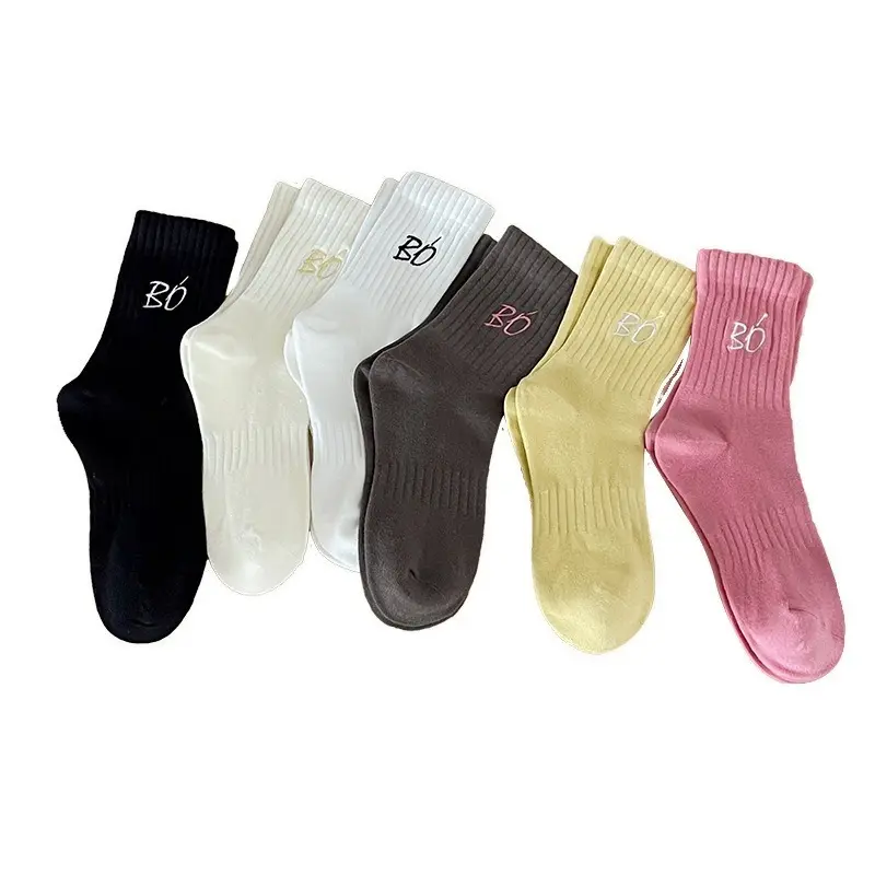 T308 2024 One size fits all solid color cotton socks high rubber band letter embroidery medium tube socks trendy women wholesale