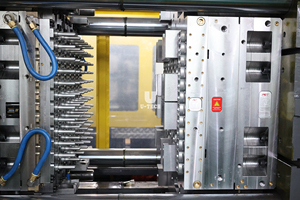 Tiết kiệm năng lượng thủy lực máy ép phun tự động vật nuôi phôi thổi khuôn hệ thống cho chai sản xuất động cơ <span class=keywords><strong>PP</strong></span> PC - Product Image 5