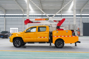 Nouvelle camionnette diesel <span class=keywords><strong>de</strong></span> 13.5m plate-forme <span class=keywords><strong>de</strong></span> travail aérien manuel entretien <span class=keywords><strong>de</strong></span> réverbère opération à haute altitude camion à godet <span class=keywords><strong>de</strong></span> levage - Product Image 4