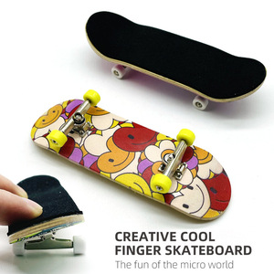 <span class=keywords><strong>Mini</strong></span> diapasón personalizado Fidget Toys para jugadores más jóvenes Pro antideslizante <span class=keywords><strong>Tech</strong></span> <span class=keywords><strong>Deck</strong></span> Skateboard hecho de madera de arce - Product Image 4