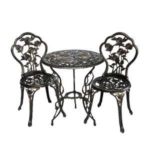 Ensemble bistro extérieur en fonte d'aluminium avec motif rose