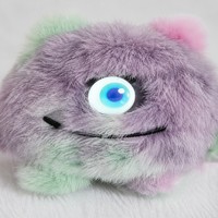 En gros, Charm porte-clés en peluche mignon à un œil, Pendentif de sac en fourrure Minky 14 cm, Personnalisation OEM, Cadeau