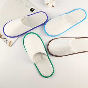 Venta al por mayor nuevo diseño no tejido zapatillas de baño desechables comodidades del hotel - Product Image 3