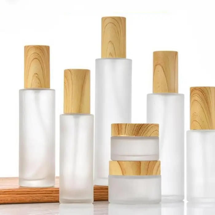 Botella de vidrio esmerilado para cosméticos, envase de bambú con bomba de bambú para emulsión de suero