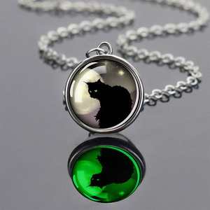 Joyería de Halloween que brilla en la oscuridad: collar con colgante de bola de cristal de gato negro en la Luna, regalo místico para mujer - Product Image 2