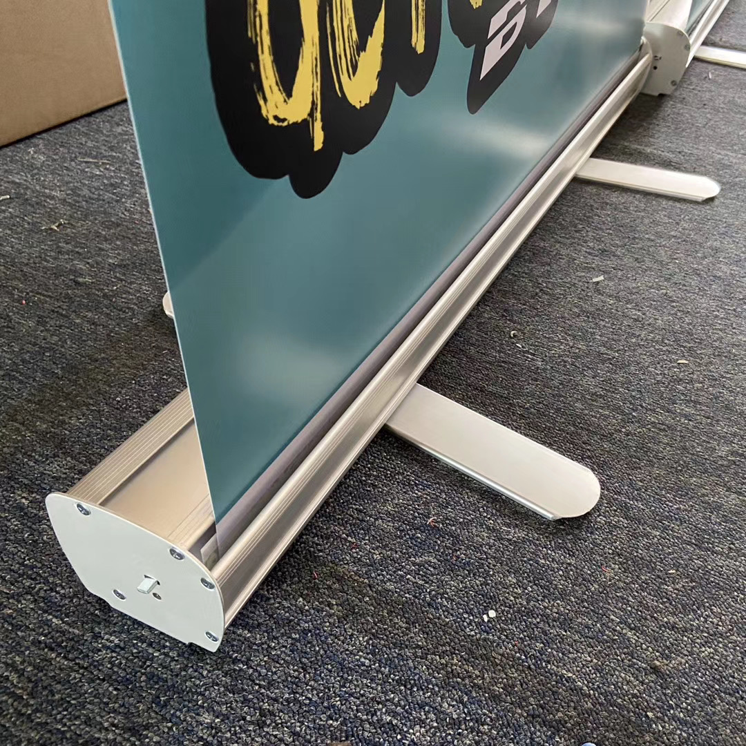 Высококачественный выдвижной баннер с УФ-печатью и алюминиевой рамой