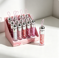 Kit de maquillage pour les lèvres en gros : Ensemble de gloss liquide rose tendance avec pendentif et capuchon argenté mignon, et cordon de suspension