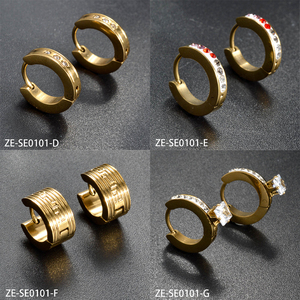 Vente en gros de boucles d'oreilles clous unisexes hypoallergéniques, tendance, massives, en acier inoxydable plaqué or 18 carats, pour mariage - Product Image 2