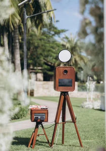 Photomaton vintage en bois et métal pour les fêtes de mariage et les événements DSLR Camera Friendly Painted Wood & Mirror Style - Product Image 4